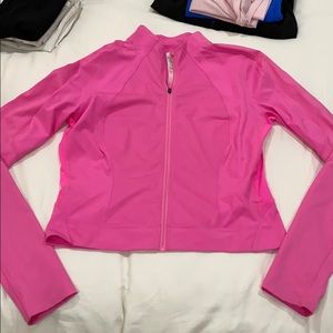 Hot pink running crop